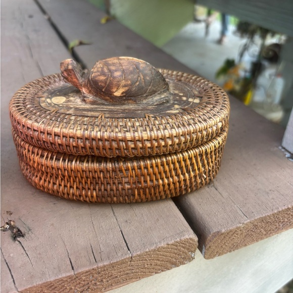 Lombok Indonesia Hand Woven Lidded Basket with 5 Coasters Set Carved Turtle - Picture 8 of 12